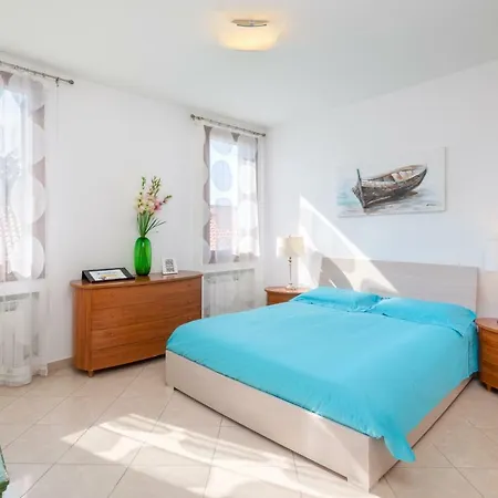 Convenient In Venise